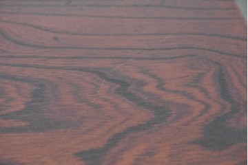 中古　岩谷堂箪笥　引き出し7杯　牡丹文様の飾り金具と豊かな木目が魅力の縦型チェスト　(R-090361)