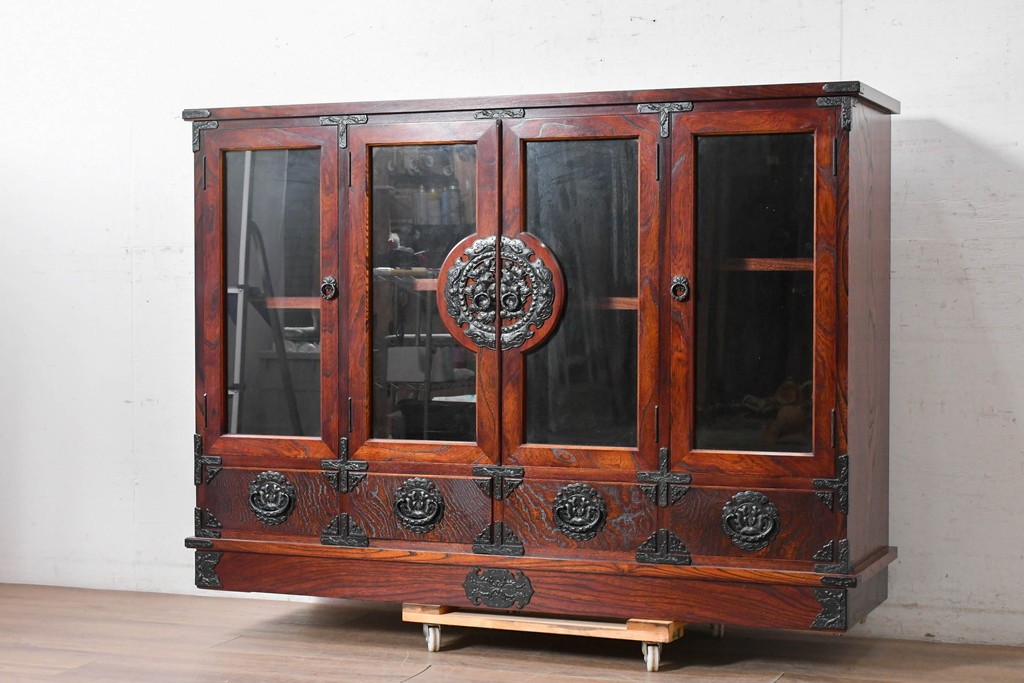 中古　美品　岩谷堂箪笥　重厚な木目と金具が存在感を放つサイドボード　(R-090362)