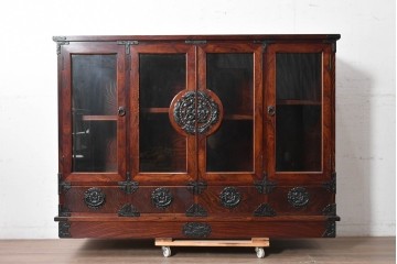 中古　美品　岩谷堂箪笥　重厚な木目と金具が存在感を放つサイドボード　(R-090362)