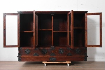 中古　美品　岩谷堂箪笥　重厚な木目と金具が存在感を放つサイドボード　(R-090362)