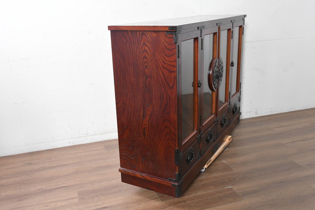 中古　美品　岩谷堂箪笥　重厚な木目と金具が存在感を放つサイドボード　(R-090362)