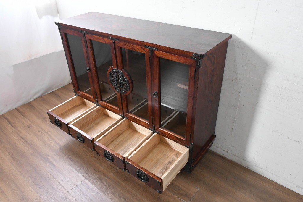 中古　美品　岩谷堂箪笥　重厚な木目と金具が存在感を放つサイドボード　(R-090362)