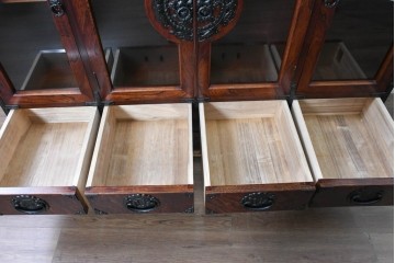 中古　美品　岩谷堂箪笥　重厚な木目と金具が存在感を放つサイドボード　(R-090362)