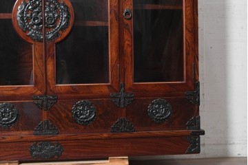 中古　美品　岩谷堂箪笥　重厚な木目と金具が存在感を放つサイドボード　(R-090362)
