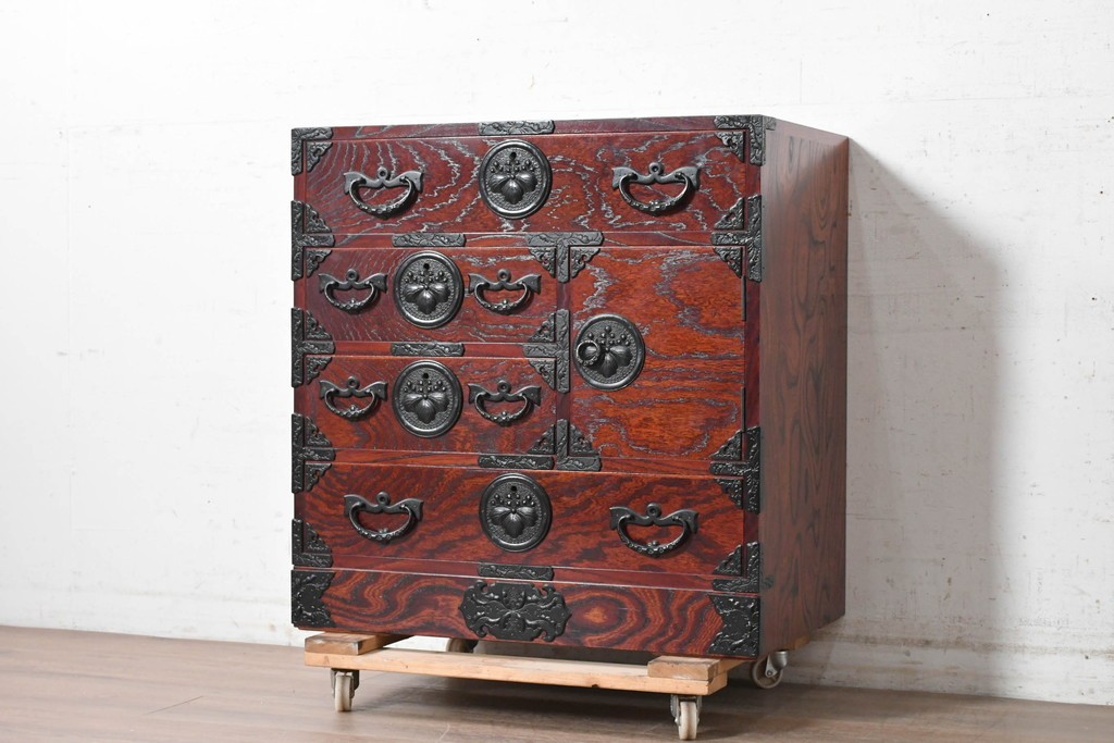 中古　美品　岩谷堂箪笥　桐文様の飾り金具が気品漂う小箪笥　(R-090363)