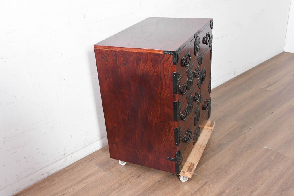 中古　美品　岩谷堂箪笥　桐文様の飾り金具が気品漂う小箪笥　(R-090363)