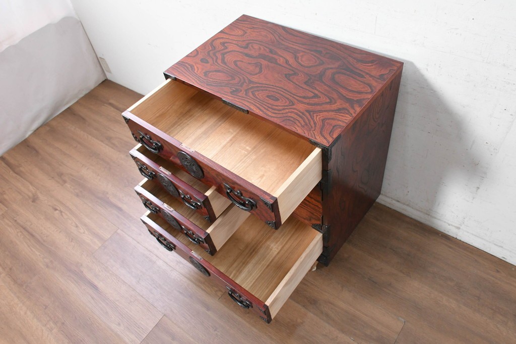 中古　美品　岩谷堂箪笥　桐文様の飾り金具が気品漂う小箪笥　(R-090363)