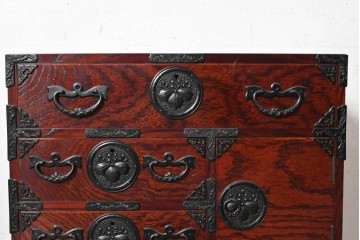 中古　美品　岩谷堂箪笥　桐文様の飾り金具が気品漂う小箪笥　(R-090363)