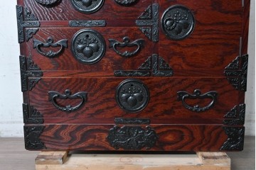 中古　美品　岩谷堂箪笥　桐文様の飾り金具が気品漂う小箪笥　(R-090363)