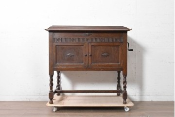 イギリスアンティーク　1920年頃　オーク材　C.Gilbert & Co. Ltd.　Model No.53　収納を備えた手巻き式グラモフォン　(R-090365)