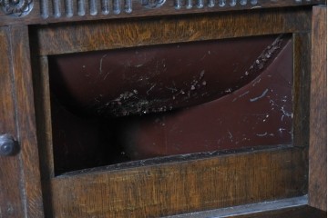 イギリスアンティーク　1920年頃　オーク材　C.Gilbert & Co. Ltd.　Model No.53　収納を備えた手巻き式グラモフォン　(R-090365)