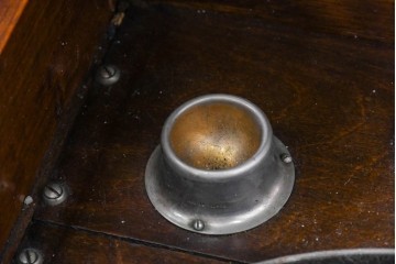 イギリスアンティーク　1920年頃　オーク材　C.Gilbert & Co. Ltd.　Model No.53　収納を備えた手巻き式グラモフォン　(R-090365)