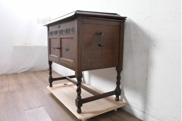 イギリスアンティーク　1920年頃　オーク材　C.Gilbert & Co. Ltd.　Model No.53　収納を備えた手巻き式グラモフォン　(R-090365)