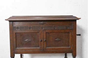 イギリスアンティーク　1920年頃　オーク材　C.Gilbert & Co. Ltd.　Model No.53　収納を備えた手巻き式グラモフォン　(R-090365)