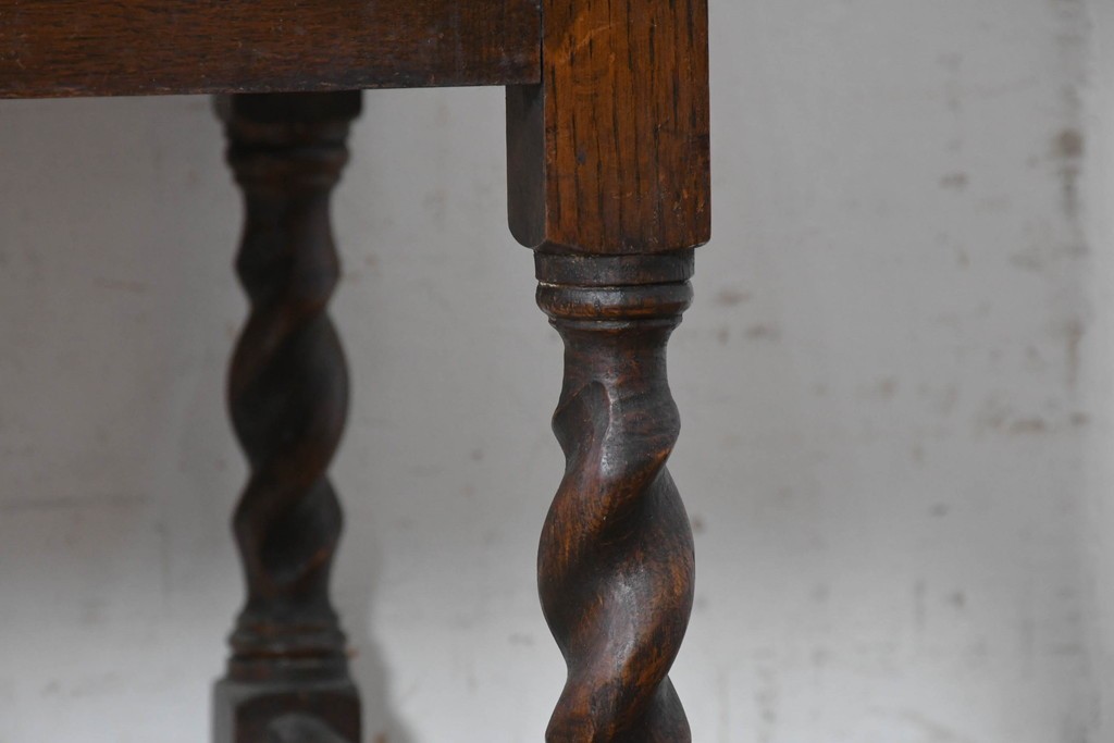 イギリスアンティーク　1920年頃　オーク材　C.Gilbert & Co. Ltd.　Model No.53　収納を備えた手巻き式グラモフォン　(R-090365)