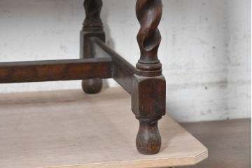 イギリスアンティーク　1920年頃　オーク材　C.Gilbert & Co. Ltd.　Model No.53　収納を備えた手巻き式グラモフォン　(R-090365)