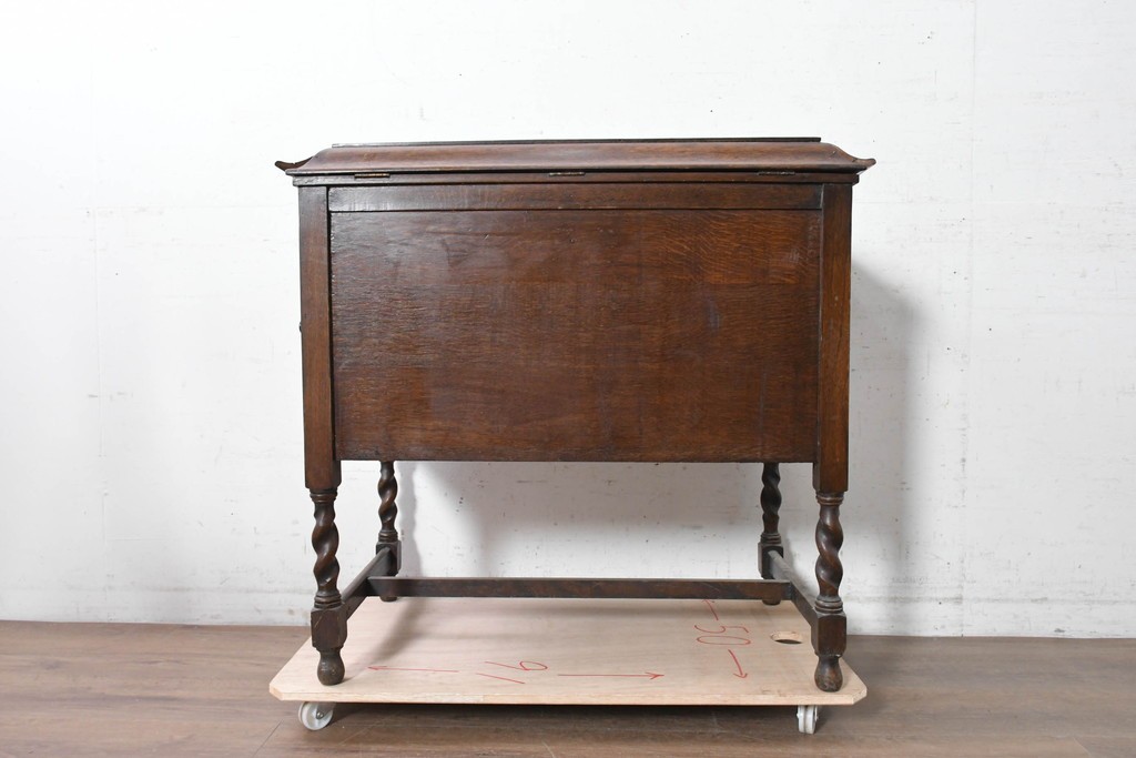 イギリスアンティーク　1920年頃　オーク材　C.Gilbert & Co. Ltd.　Model No.53　収納を備えた手巻き式グラモフォン　(R-090365)