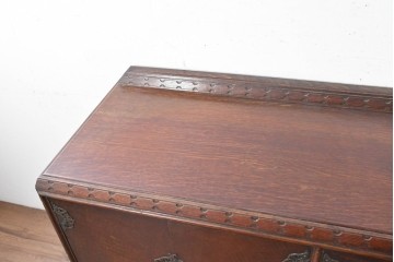 イギリスアンティーク　1900年頃　オーク材　透かし装飾の金具が素敵なサイドボード　(R-090366)