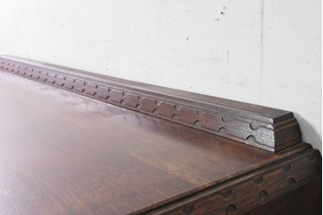 イギリスアンティーク　1900年頃　オーク材　透かし装飾の金具が素敵なサイドボード　(R-090366)