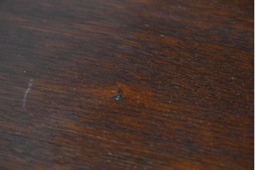イギリスアンティーク　1900年頃　オーク材　透かし装飾の金具が素敵なサイドボード　(R-090366)