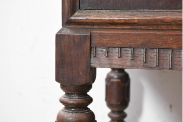 イギリスアンティーク　1900年頃　オーク材　透かし装飾の金具が素敵なサイドボード　(R-090366)
