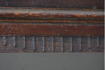 イギリスアンティーク　1900年頃　オーク材　透かし装飾の金具が素敵なサイドボード　(R-090366)