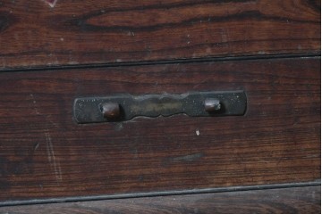 和製アンティーク　1900年から1940年頃　激レア!　超ド級サイズ!!　歴史的希少品!!!　指物師 指亀作　深川金融トップの特注品　特大欅(ケヤキ)帳場火鉢　(R-090367)