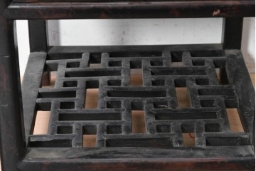 中国ヴィンテージ　アンティーク調　格子意匠の棚板が印象的な引き出し付き花台　(R-090369)