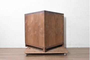 イギリスアンティーク　オーク材　クラシカルな佇まいのコーナーキャビネット　(R-090372)