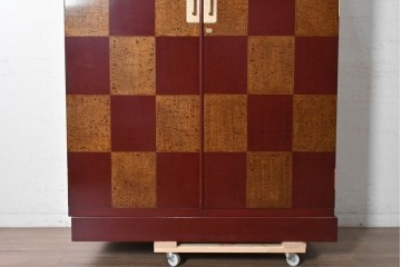 中古　美品　最高級品　桐材　漆塗り　市松模様がお洒落なワードローブ　(R-090373)