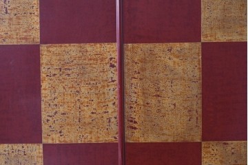 中古　美品　最高級品　桐材　漆塗り　市松模様がお洒落なワードローブ　(R-090373)
