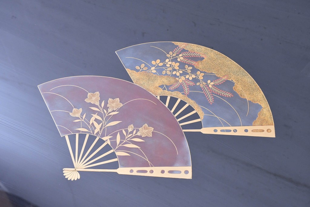 中古　美品　輪島塗　和の趣を楽しめる扇面文様の座卓　(R-090374)