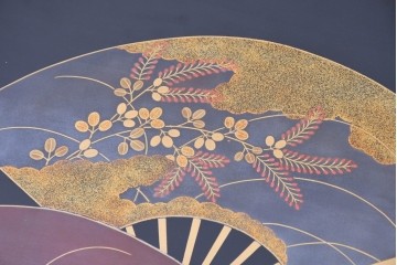 中古　美品　輪島塗　和の趣を楽しめる扇面文様の座卓　(R-090374)