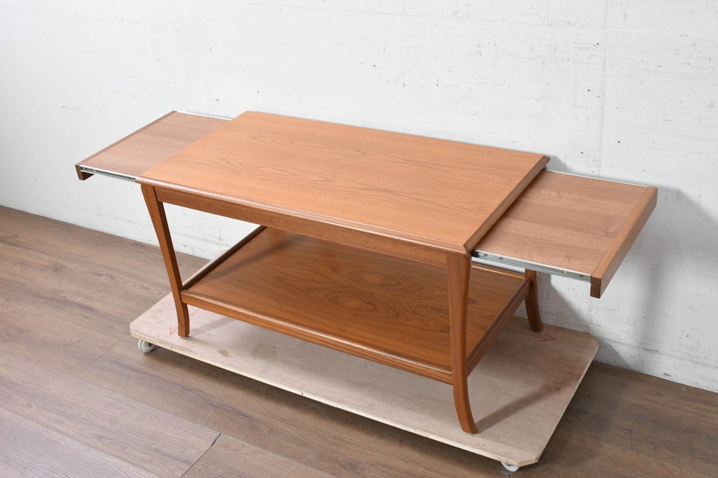 イギリスヴィンテージ　Sutcliffe furniture(サトクリフ・ファニチャー)　チーク材　スライド天板付きセンターテーブル　(R-090375)