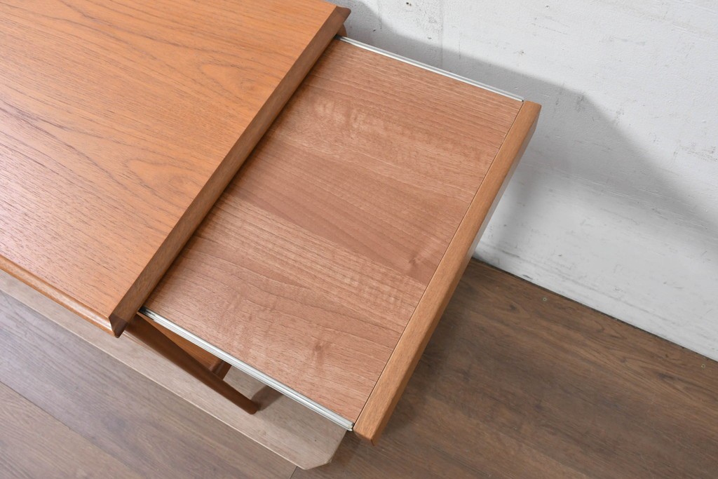 イギリスヴィンテージ　Sutcliffe furniture(サトクリフ・ファニチャー)　チーク材　スライド天板付きセンターテーブル　(R-090375)