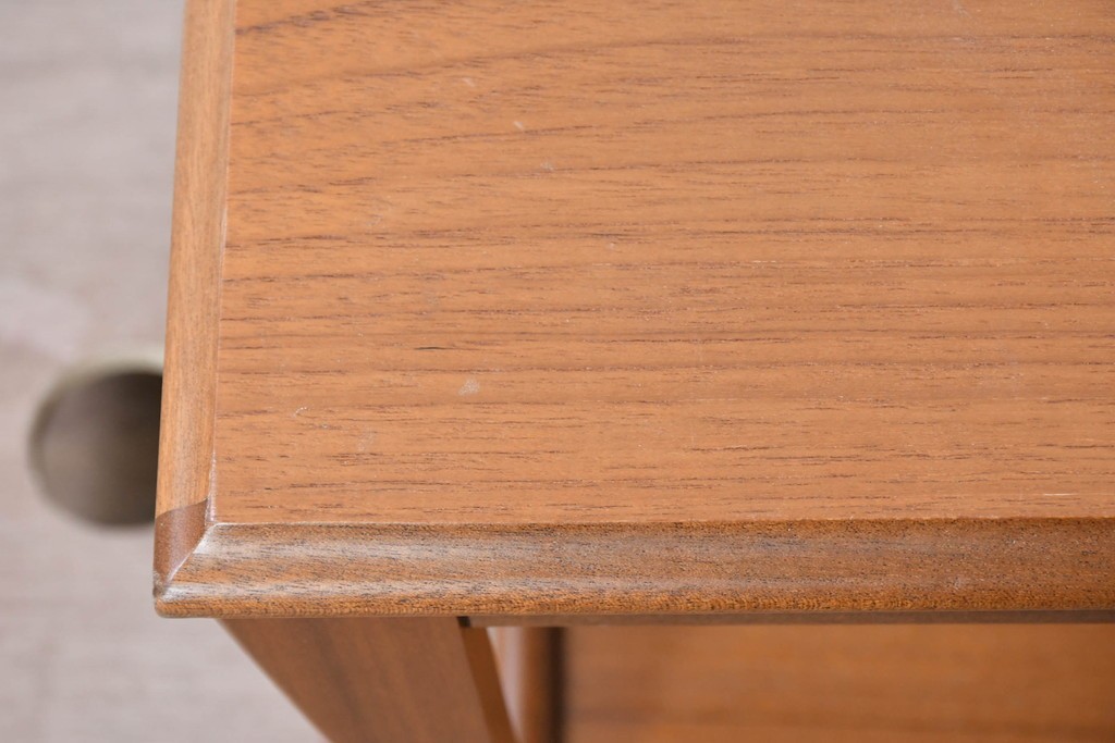 イギリスヴィンテージ　Sutcliffe furniture(サトクリフ・ファニチャー)　チーク材　スライド天板付きセンターテーブル　(R-090375)