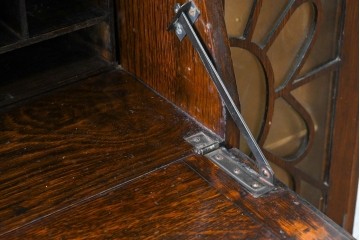 イギリスアンティーク　1920年頃　オーク材　花模様のガラス扉が可愛らしいサイドバイサイドビューローブックケース　(R-090378)