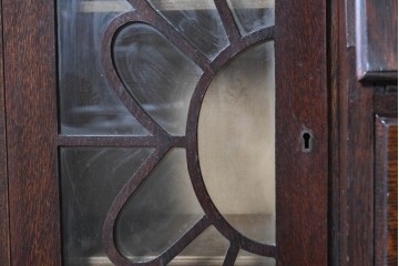 イギリスアンティーク　1920年頃　オーク材　花模様のガラス扉が可愛らしいサイドバイサイドビューローブックケース　(R-090378)