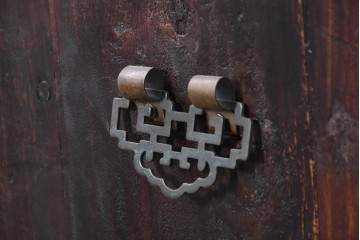 中国ヴィンテージ　アンティーク調　繊細な透かし彫りを施したウォールシェルフ　(R-090379)