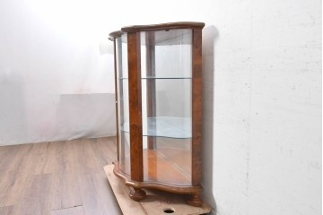 中古　美品　イタリア　曲げガラス入りの上品なガラスキャビネット　(R-090380)