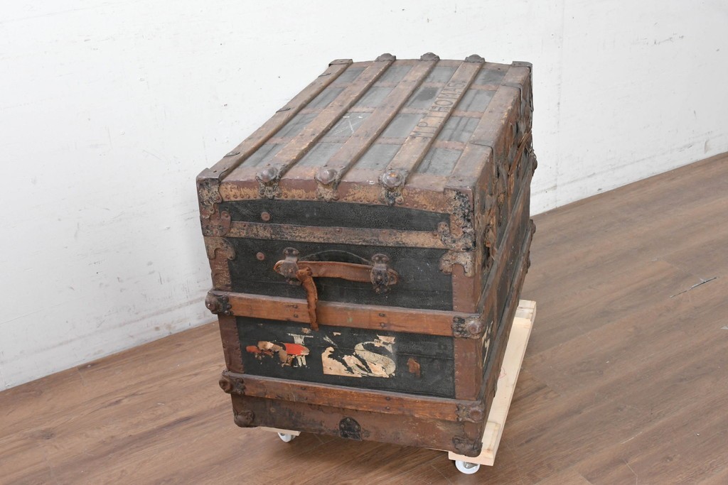 【簡易リペア限定品】　ヨーロッパアンティーク　1910年頃　重厚な金具使いが目を引く船トランク　(R-090381)