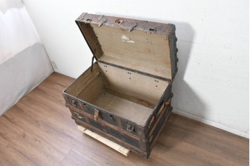 【簡易リペア限定品】　ヨーロッパアンティーク　1910年頃　重厚な金具使いが目を引く船トランク　(R-090381)