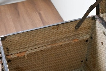 【簡易リペア限定品】　ヨーロッパアンティーク　1910年頃　重厚な金具使いが目を引く船トランク　(R-090381)