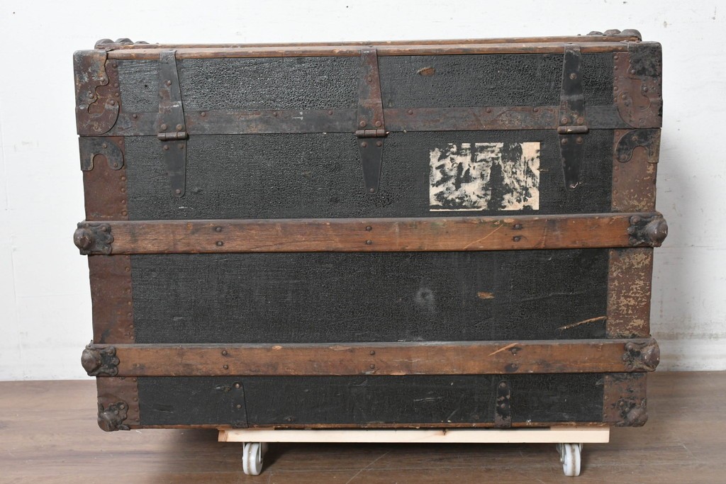 【簡易リペア限定品】　ヨーロッパアンティーク　1910年頃　重厚な金具使いが目を引く船トランク　(R-090381)