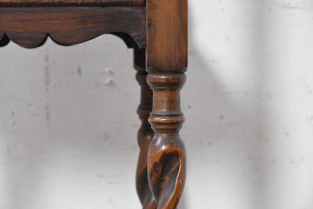 イギリスアンティーク　1920年頃　オーク材　艶やかで上品なツイストレッグの花台　(R-090382)