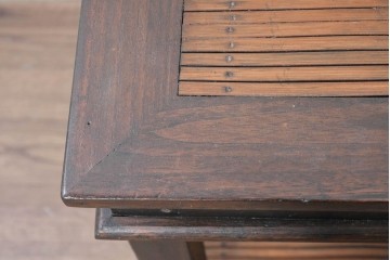 アジアンヴィンテージ　バンブー　竹細工の天板が軽やかなサイドテーブル　(R-090383)