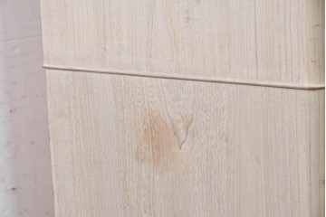 中古　本場「純」会津桐使用の高級品　中沢和夫作　花意匠の金具が上品な加茂総桐箪笥　定価約180万円　(R-090384)