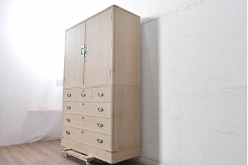 中古　本場「純」会津桐使用の高級品　中沢和夫作　花意匠の金具が上品な加茂総桐箪笥　定価約180万円　(R-090384)