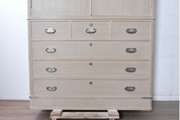中古　本場「純」会津桐使用の高級品　中沢和夫作　花意匠の金具が上品な加茂総桐箪笥　定価約180万円　(R-090384)