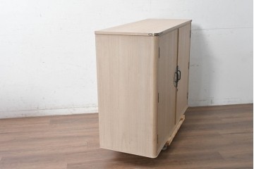 《台輪取り付け加工費込み》　中古　本場「純」会津桐使用の高級品　中沢和夫作　牡丹金具が上品な加茂総桐箪笥　(R-090385)